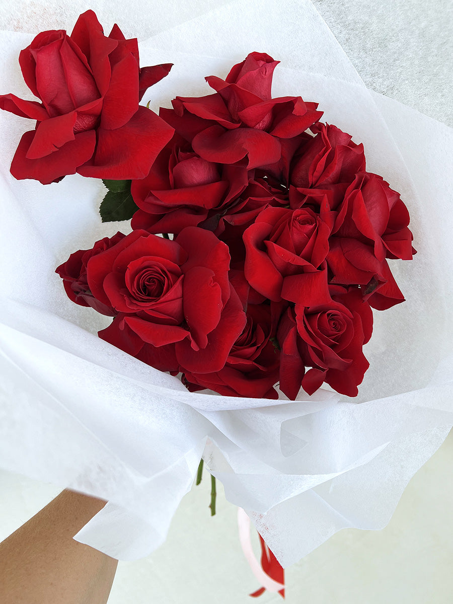 12 Stem Premium Roses